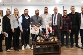 alanzinho-ogrencilerle-bulustu-t9DrPnYk.jpg