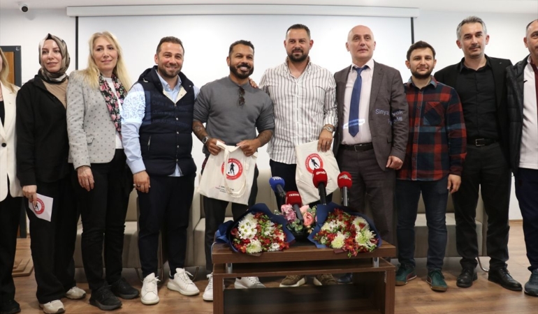 alanzinho-ogrencilerle-bulustu-t9DrPnYk.jpg