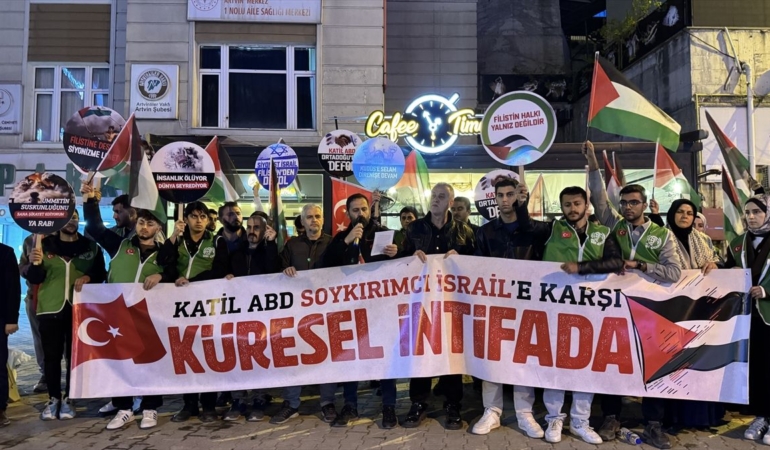 artvin-trabzon-ve-gumushanede-israilin-kuresel-sumud-filosuna-saldirisi-protesto-edildi-P8dIq6Ak.jpg