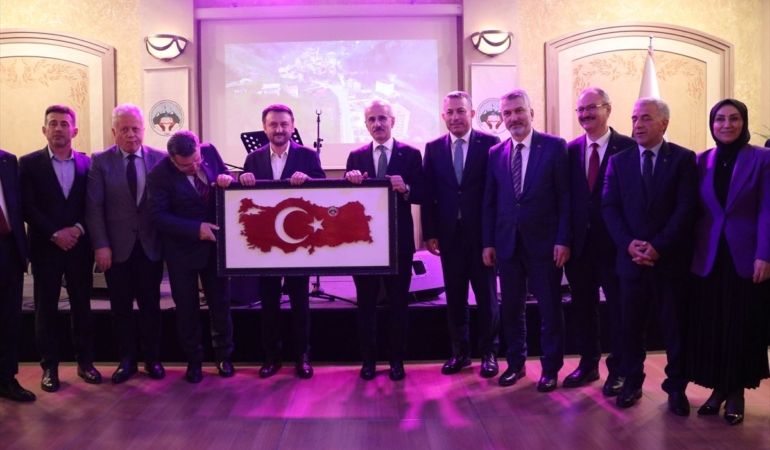 bakan-uraloglu-gencleri-milli-duygularla-donatmaliyiz-4G68zIjY.jpg
