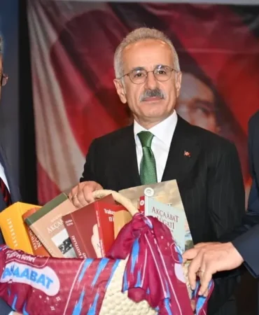 baskan-genc-bu-guzel-topraklara-ilelebet-sahip-cikacagiz-hU5hzLmU.webp