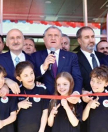 genclik-ve-spor-bakani-osman-askin-bak-trabzonspor-bir-dunya-markasi-cGK625dW.jpg
