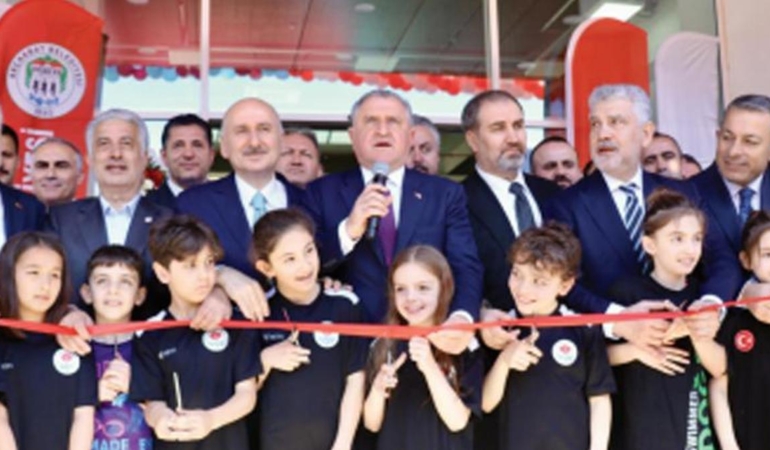 genclik-ve-spor-bakani-osman-askin-bak-trabzonspor-bir-dunya-markasi-cGK625dW.jpg