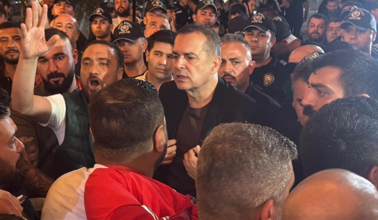takim-kume-dustu-baskan-ortaligi-karistirdi-istanbul-takimlari-ile-trabzonu-hedef-aldi-qpzI7aqv.jpg