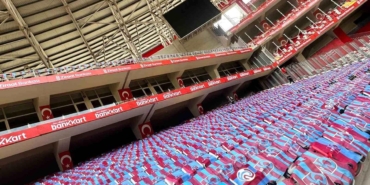 trabzon-buyuksehir-belediyesi-antalya-stadyumunu-bayraklarla-donatti-FsPkXnua.jpg