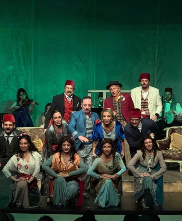 trabzonda-26-uluslararasi-karadeniz-tiyatro-festivali-iki-oyunla-devam-etti-eNLdcC11.jpg