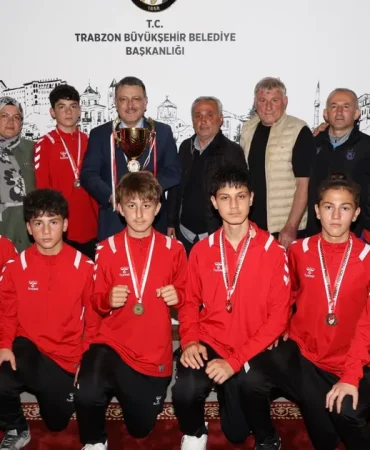 trabzonda-baskan-genc-sampiyon-takimi-agirladi-7bCDGu93.webp