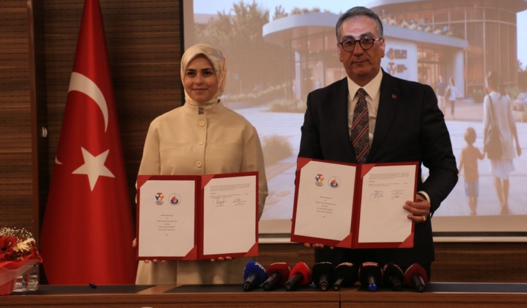 trabzonda-bayraktar-bilim-merkezi-icin-imzalar-atildi-gIGnc7aU.jpg
