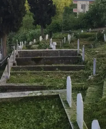 trabzonda-bayram-oncesi-mezarliklarda-kapsamli-temizlik-tamamlandi