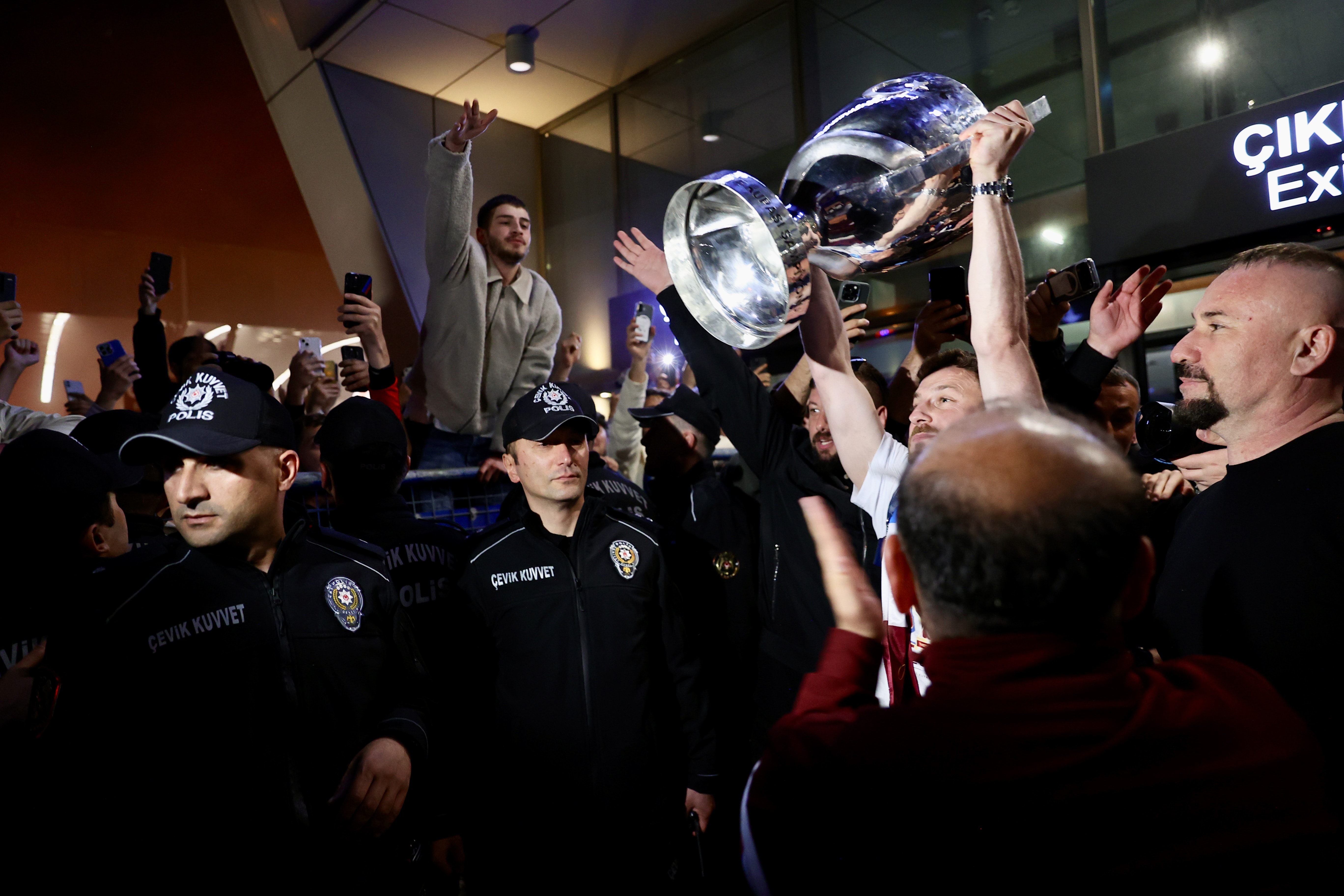trabzonspor kupa kazandi besiktas ve basaksehirin yuzu guldu 0 3fyNGfwu