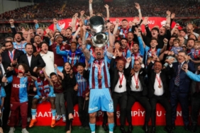 trabzonspor-kupa-kazandi-besiktas-ve-basaksehirin-yuzu-guldu-Xm2x2xue.jpg