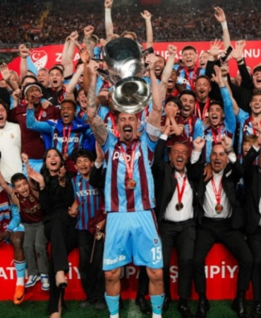trabzonspor-kupa-kazandi-besiktas-ve-basaksehirin-yuzu-guldu-Xm2x2xue.jpg