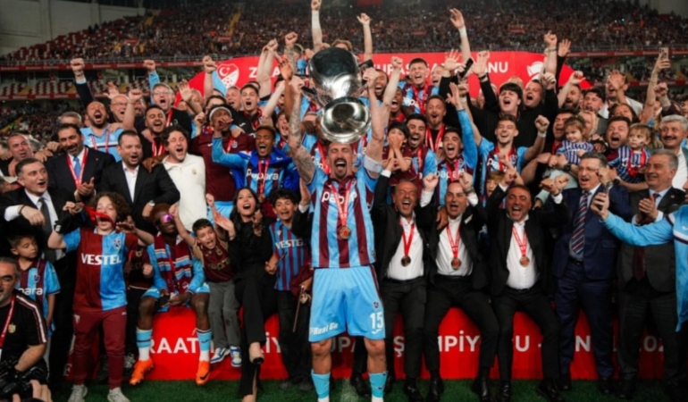 trabzonspor-kupa-kazandi-besiktas-ve-basaksehirin-yuzu-guldu-Xm2x2xue.jpg