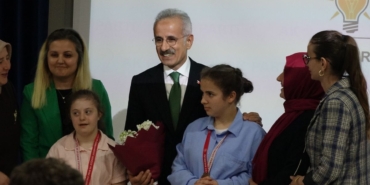 uraloglu-chp-belediyeleri-yonetmekten-aciz-ie6BcU9W.jpg