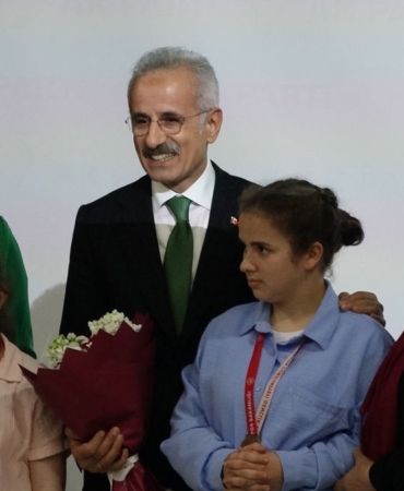 uraloglu-chp-belediyeleri-yonetmekten-aciz-ie6BcU9W.jpg