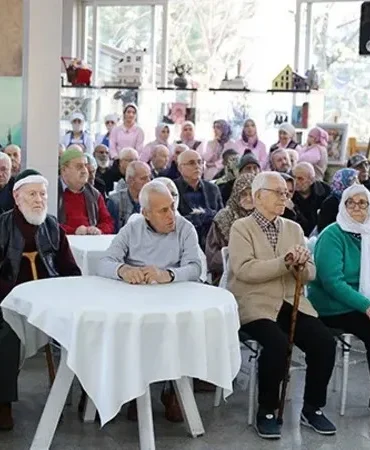 yas-sarti-70e-yukseldi-7-bin-yasli-huzurevi-sirasindan-cikarildi-74bgcMax.webp