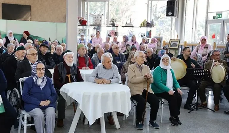 yas-sarti-70e-yukseldi-7-bin-yasli-huzurevi-sirasindan-cikarildi-74bgcMax.webp