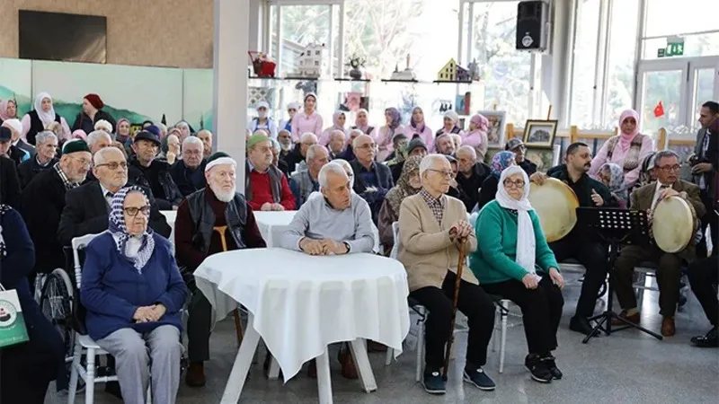 yas-sarti-70e-yukseldi-7-bin-yasli-huzurevi-sirasindan-cikarildi-74bgcMax.webp